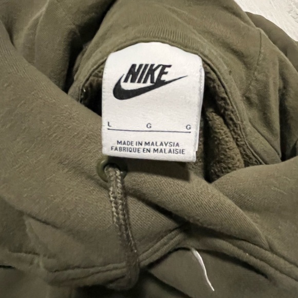 Nike Men's Khaki Green Pullover Hoodie - Picture 2 of 2